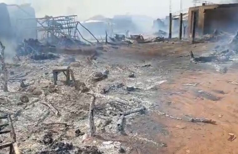 Drame à Kokoloko : une frappe de drone nigérien cause la mort de 17 civils sur un marché