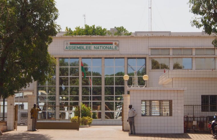 Le Burkina Faso pénalise les relations homosexuelles : un tournant pour les droits humains