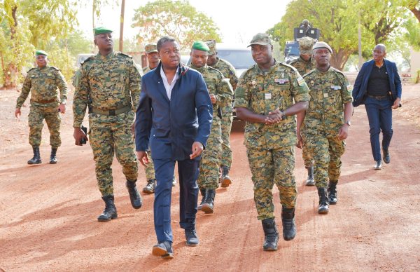 Faure Gnassingbé inspecte l&rsquo;opération Koundjoaré au front togolais