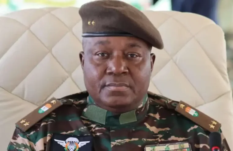 Niger : la junte d&rsquo;Abdourahamane Tiani saborde l&rsquo;uranium d&rsquo;Arlit sous couvert de souveraineté