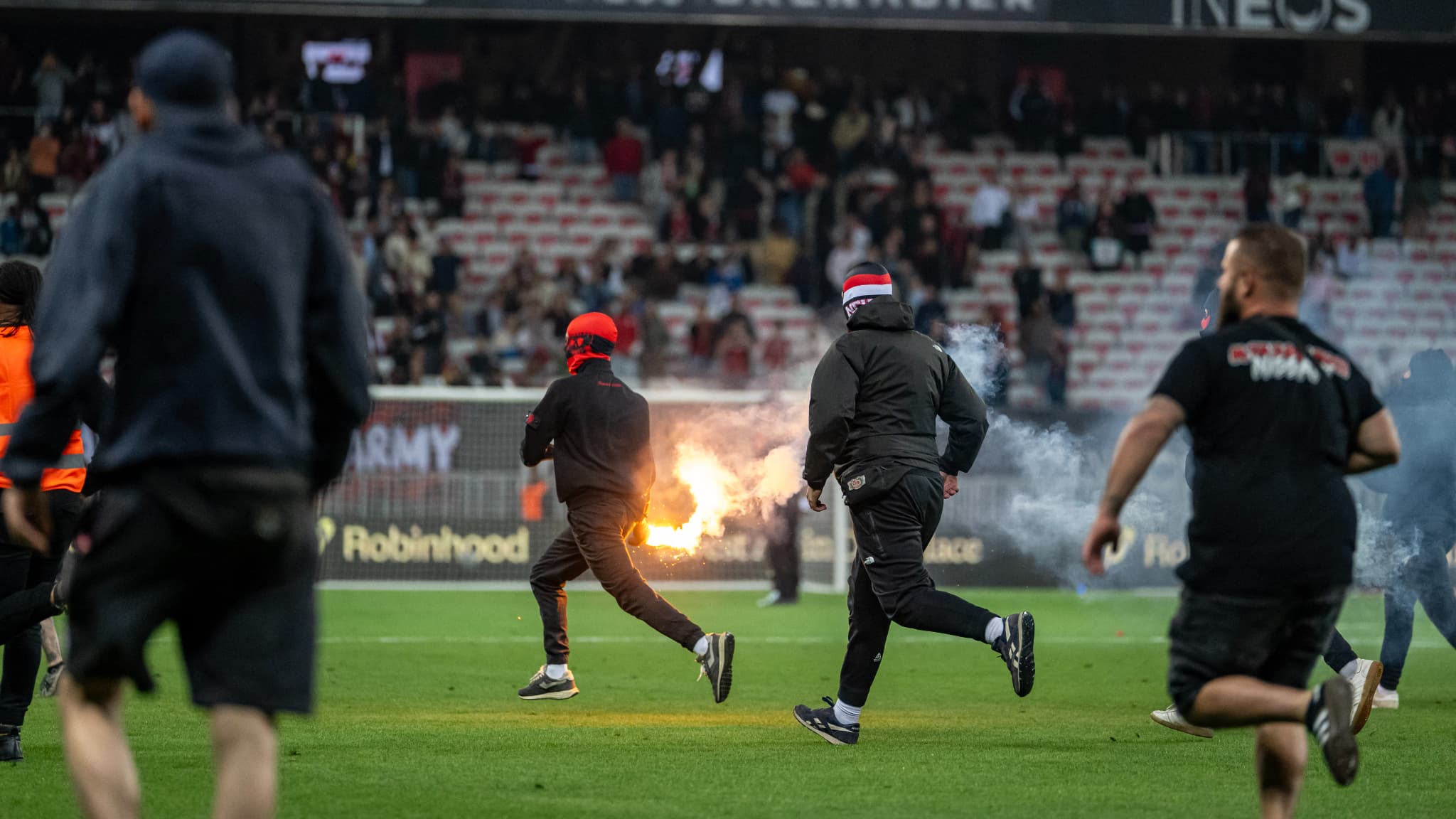 Ligue 1 : l&rsquo;ogc nice privé de supporters pour son barrage contre saint-Étienne