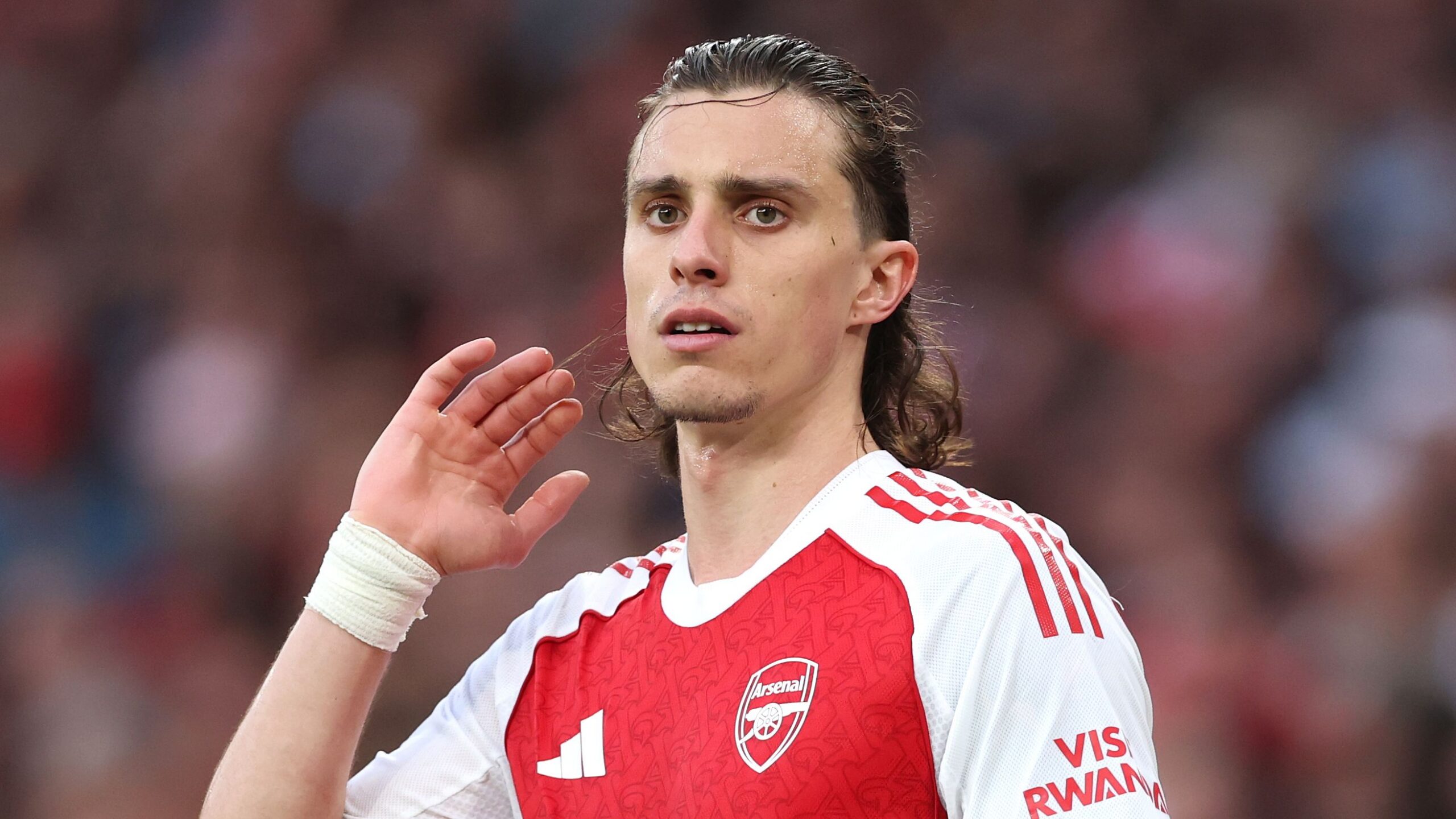 Riccardo Calafiori et l&rsquo;explosion de joie d&rsquo;Arsenal après le sacre en Premier League