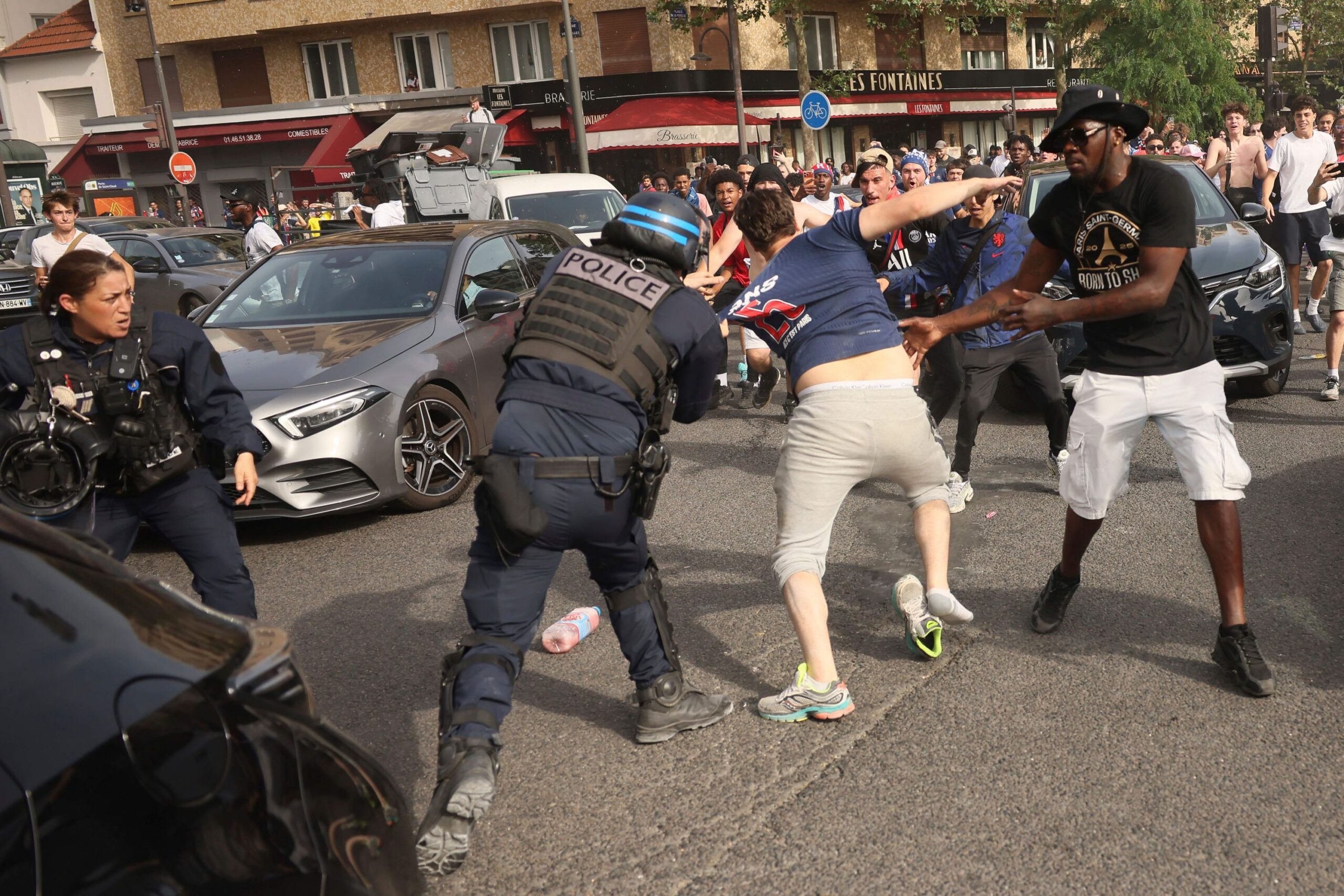 Tension palpable à porte de Saint-Cloud pour la finale de la ligue des champions