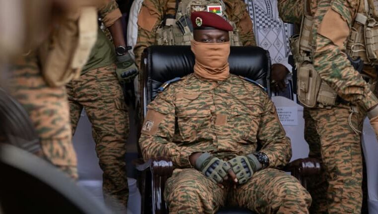 La junte au pouvoir au Burkina Faso rejette l&rsquo;idée de démocratie pour son peuple