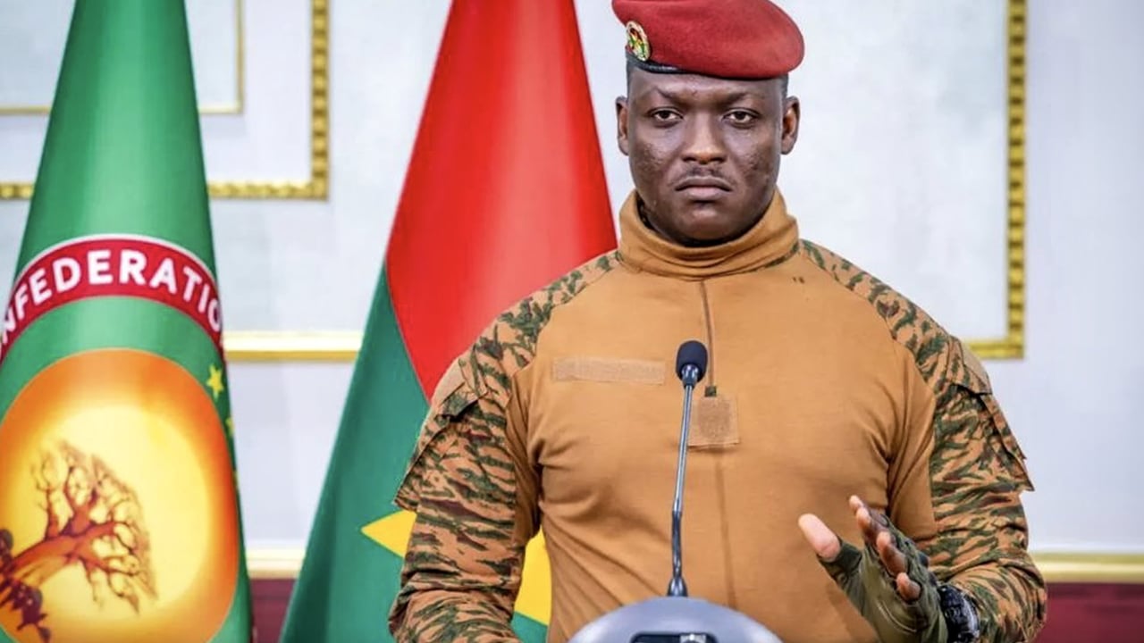 Burkina Faso : la junte militaire suspend près de 1 000 associations sous prétexte de lutte antiterroriste