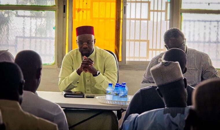 Sonko réunit son équipe politique face aux défis nationaux