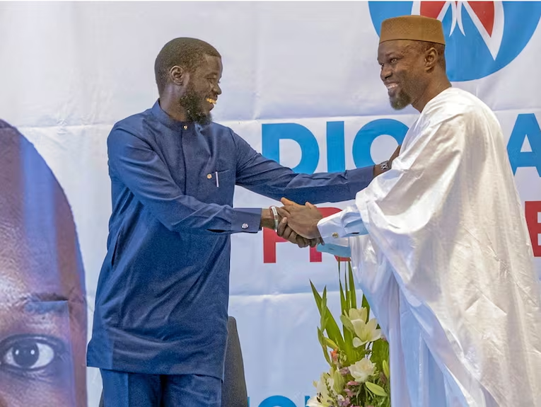 Crise politique au Sénégal : Diomaye Faye limoge Sonko et bouleverse l’équilibre du pouvoir