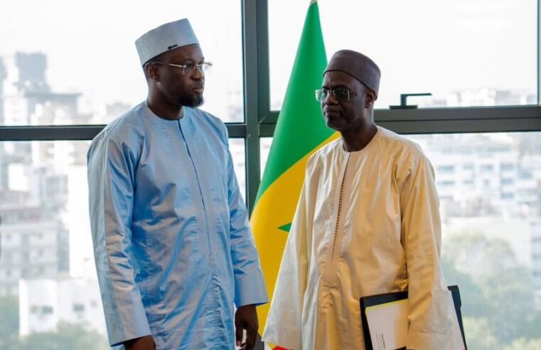 Passation de service à la primature entre Ousmane Sonko et Al Aminou Lo
