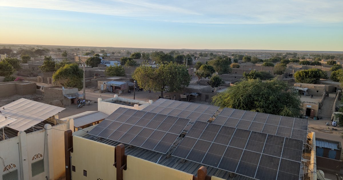Énergie solaire améliore les soins à Niafounké au Mali