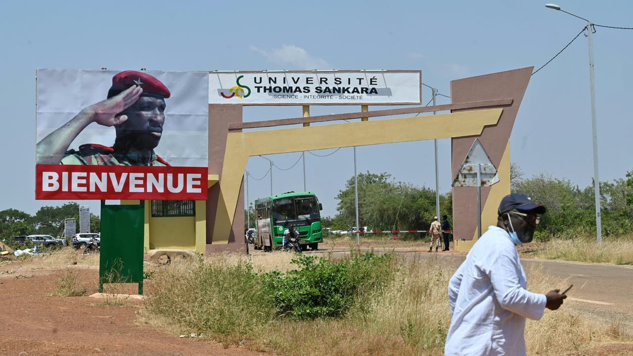 Au Burkina Faso la junte militaire interdit l&rsquo;union étudiante et emprisonne son dirigeant