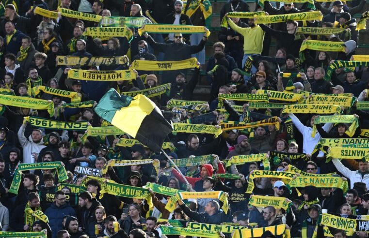 Match Nantes Toulouse interrompu par envahisseurs en noir : la colère des supporters