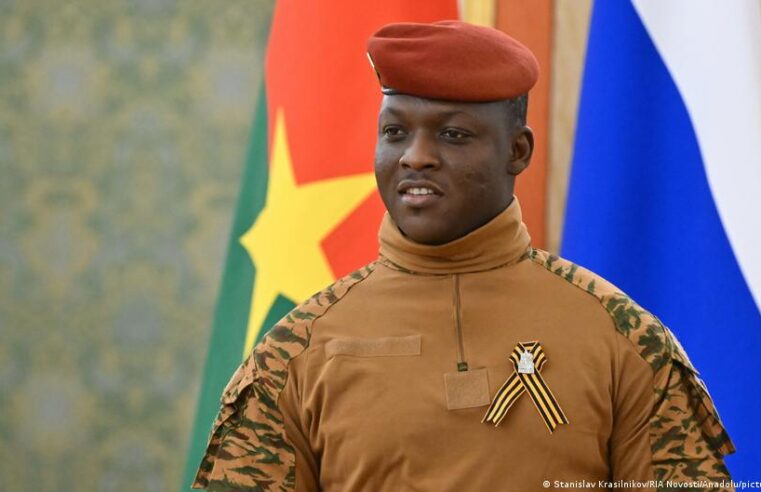 Restrictions des libertés au Burkina Faso : une politique contestée