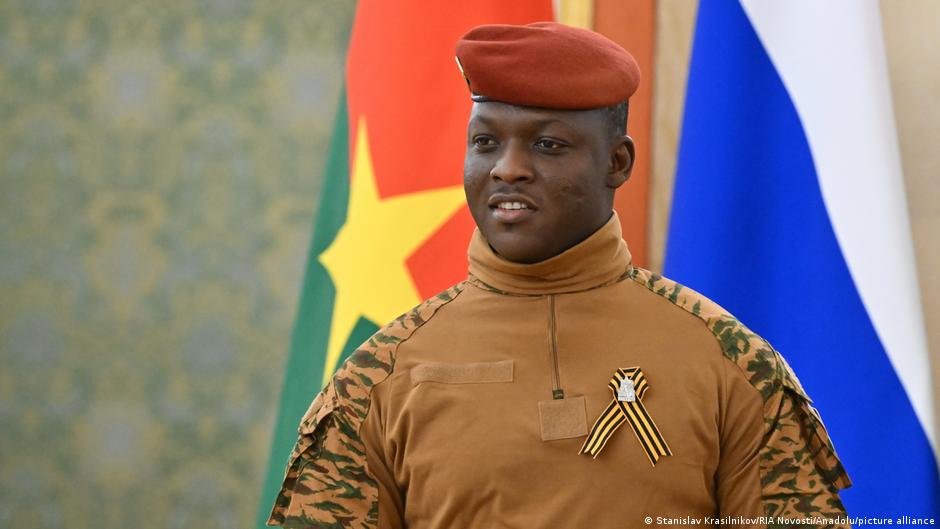Restrictions des libertés au Burkina Faso : une politique contestée