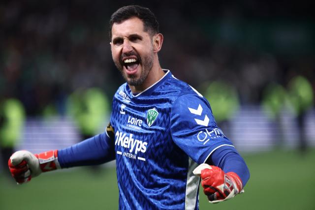 Saint-Étienne qualifié en barrages de ligue 1 après un exploit de Maubleu