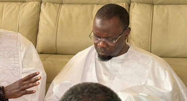 Les larmes de ousmane sonko lors d&rsquo;un hommage bouleversant à touba