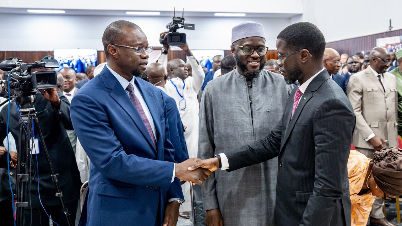 Sénégal : le président Faye destitue son Premier ministre Ousmane Sonko