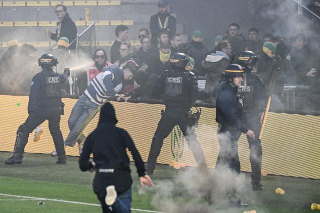 Match nantes toulouse arrêté après invasion du terrain