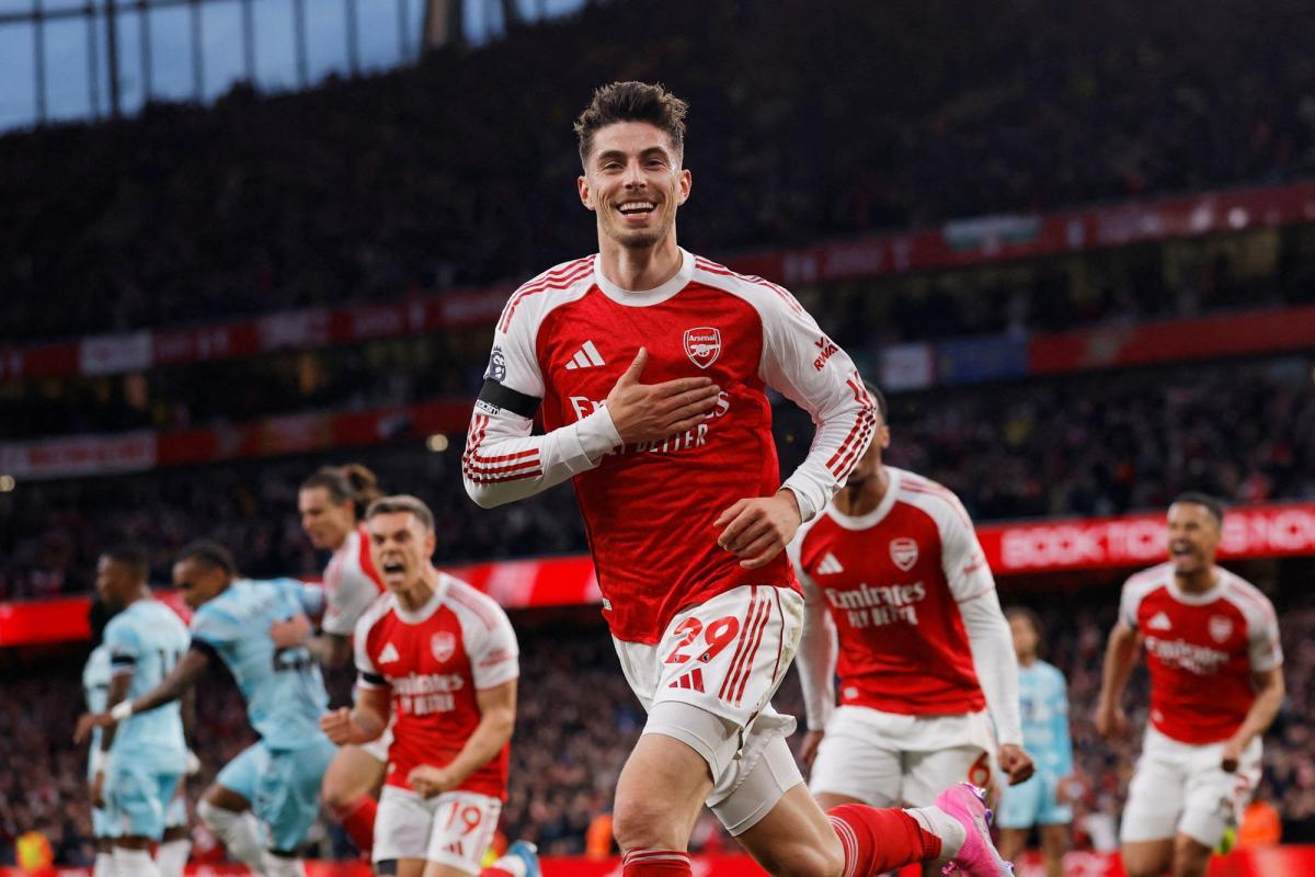 Les joueurs d&rsquo;arsenal champions d&rsquo;angleterre : la vidéo de leur célébration