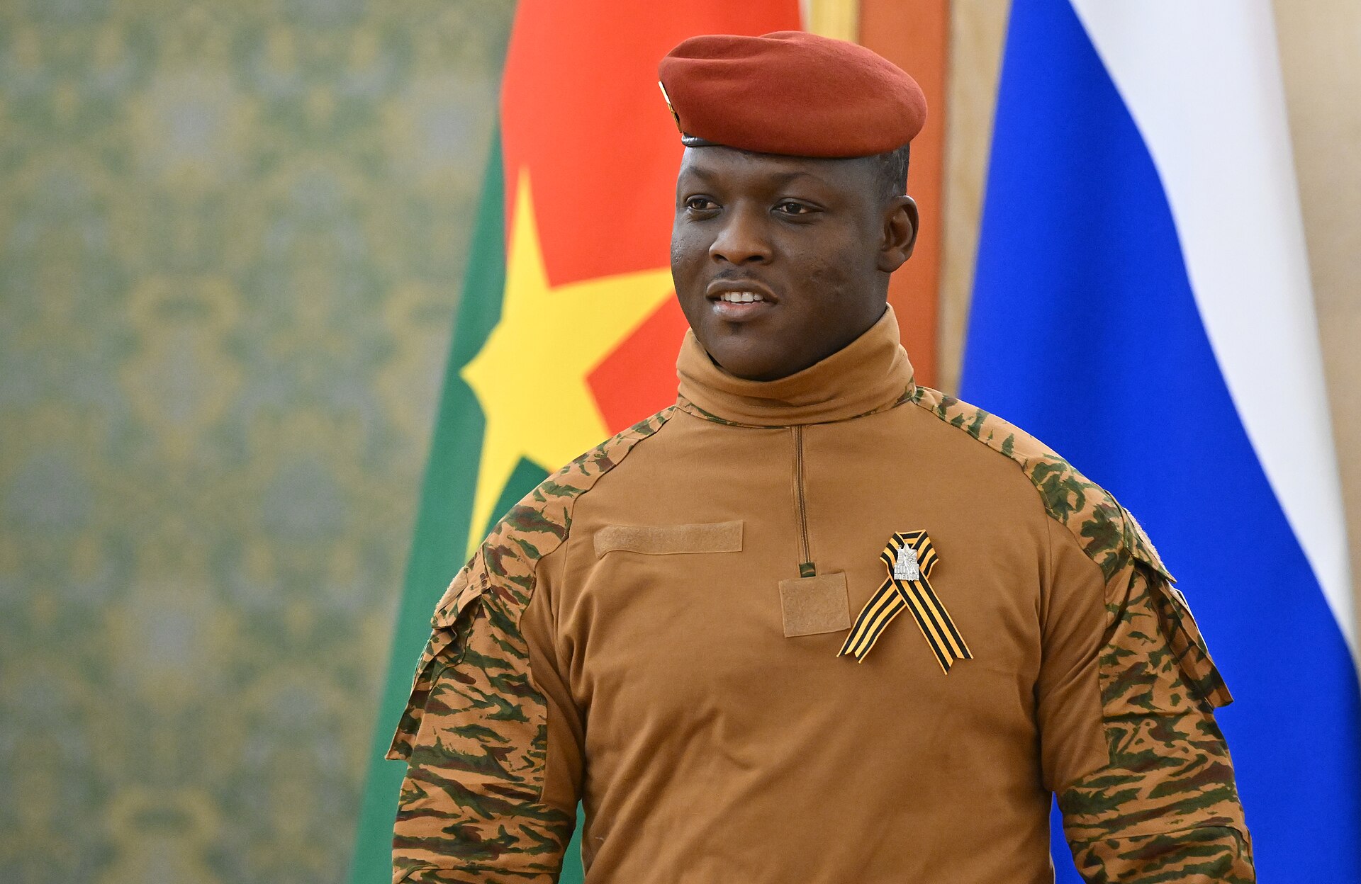 Ibrahim traoré : entre héritage sankariste et réalités autoritaires