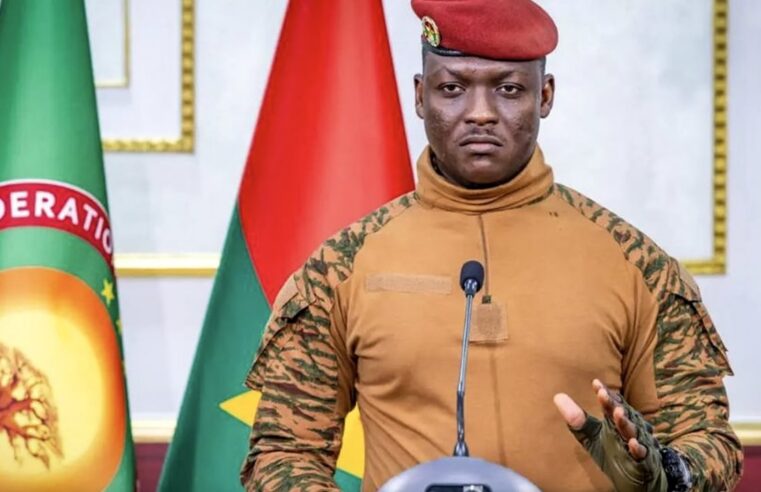 Burkina Faso : plus de 900 associations suspendues par la junte militaire