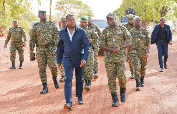 Faure Gnassingbé inspecte la sécurité dans le nord du Togo