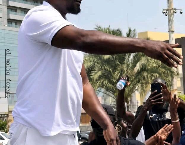 Marche populaire à Dakar : ousmane sonko porté par une foule enthousiaste