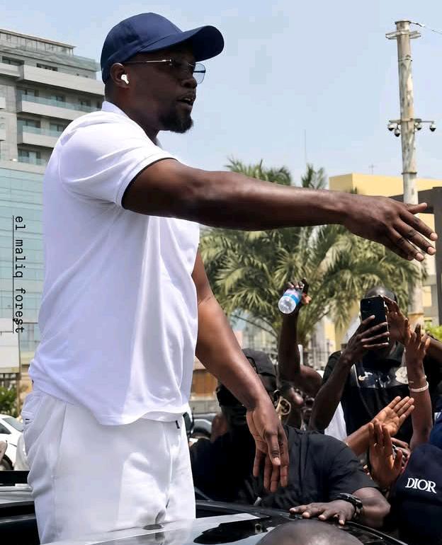 Marche populaire à Dakar : ousmane sonko porté par une foule enthousiaste