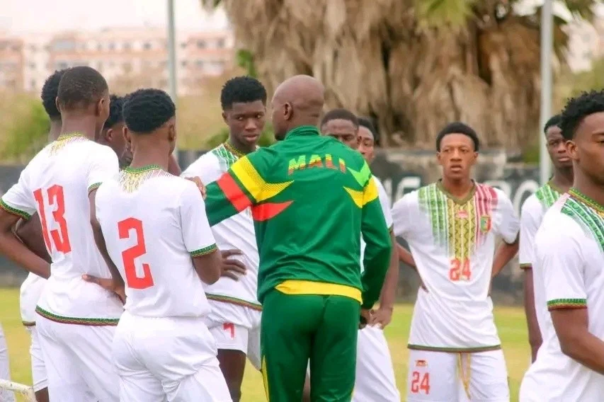 équipe des moins de 17 ans du Mali en match de préparation contre l'Ouganda