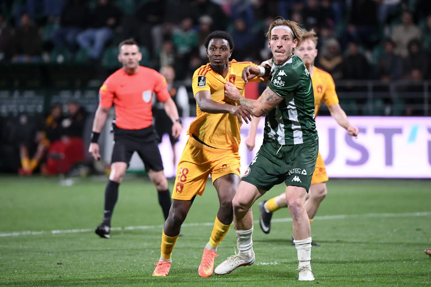 Célébration des joueurs de Rodez après leur victoire face au Red Star