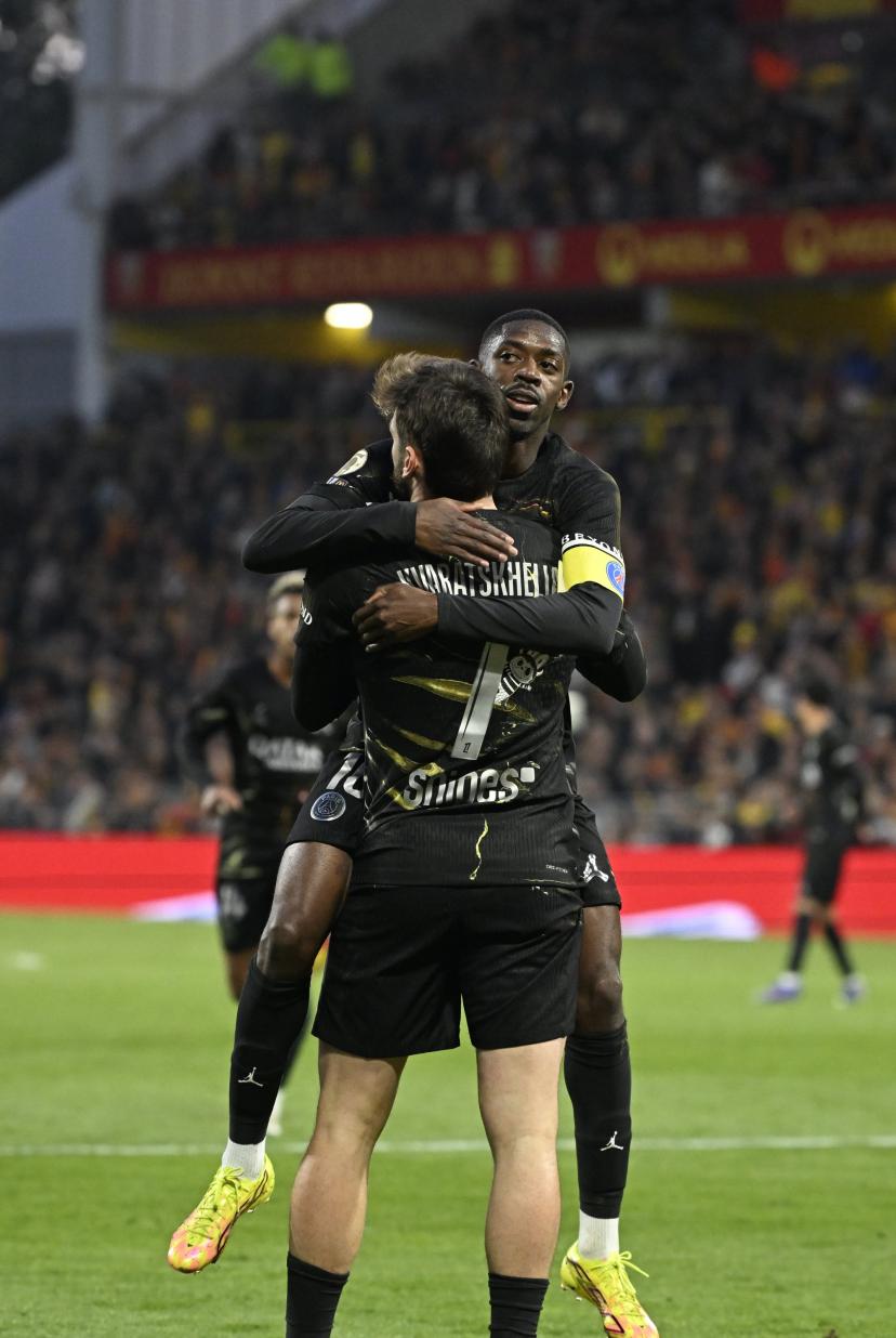 La joie partagée d'Ousmane Dembélé et Khvitcha Kvaratskhelia après le but parisien