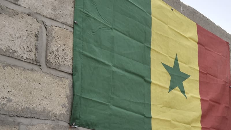 Le drapeau du Sénégal flottant. Photo d'illustration