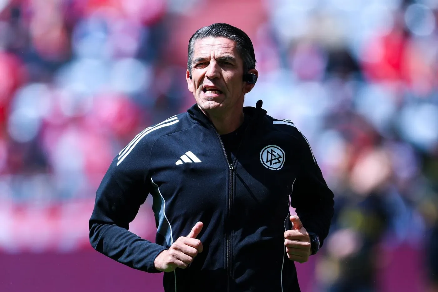 Deniz Aytekin, arbitre légendaire du football allemand, lors de son dernier match à Munich
