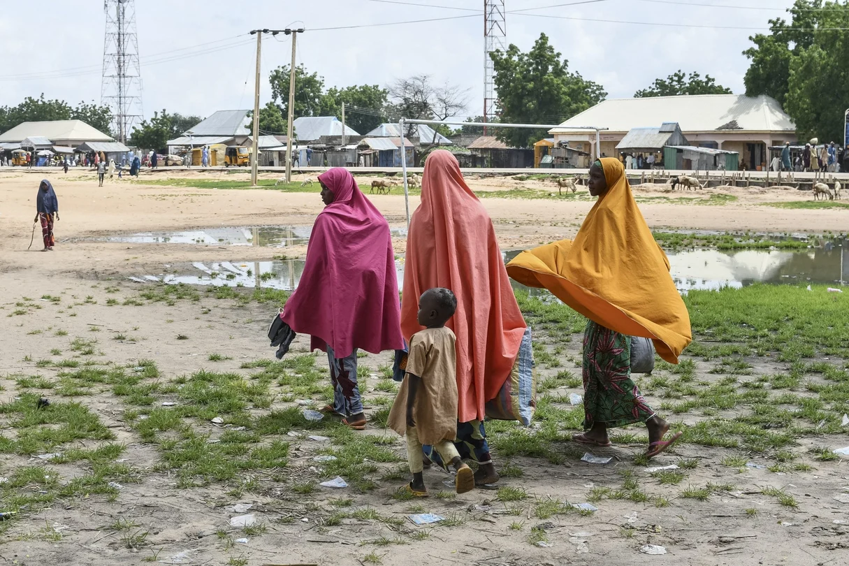 Des survivants et des proches des victimes d'une attaque attribuée à Boko Haram dans l'État de Yobe, au nord-est du Nigeria