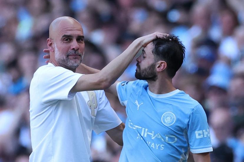 Pep Guardiola, ému, lors de la sortie de Bernardo Silva, joueur qu'il a encadré 460 fois.