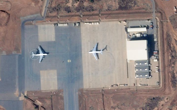 Cette image satellite montre la zone militaire de l'aéroport de Niamey au Niger. 