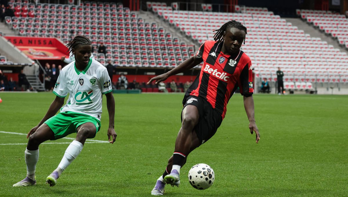 match de football entre l'OGC Nice et l'AS Saint-Étienne à huis clos