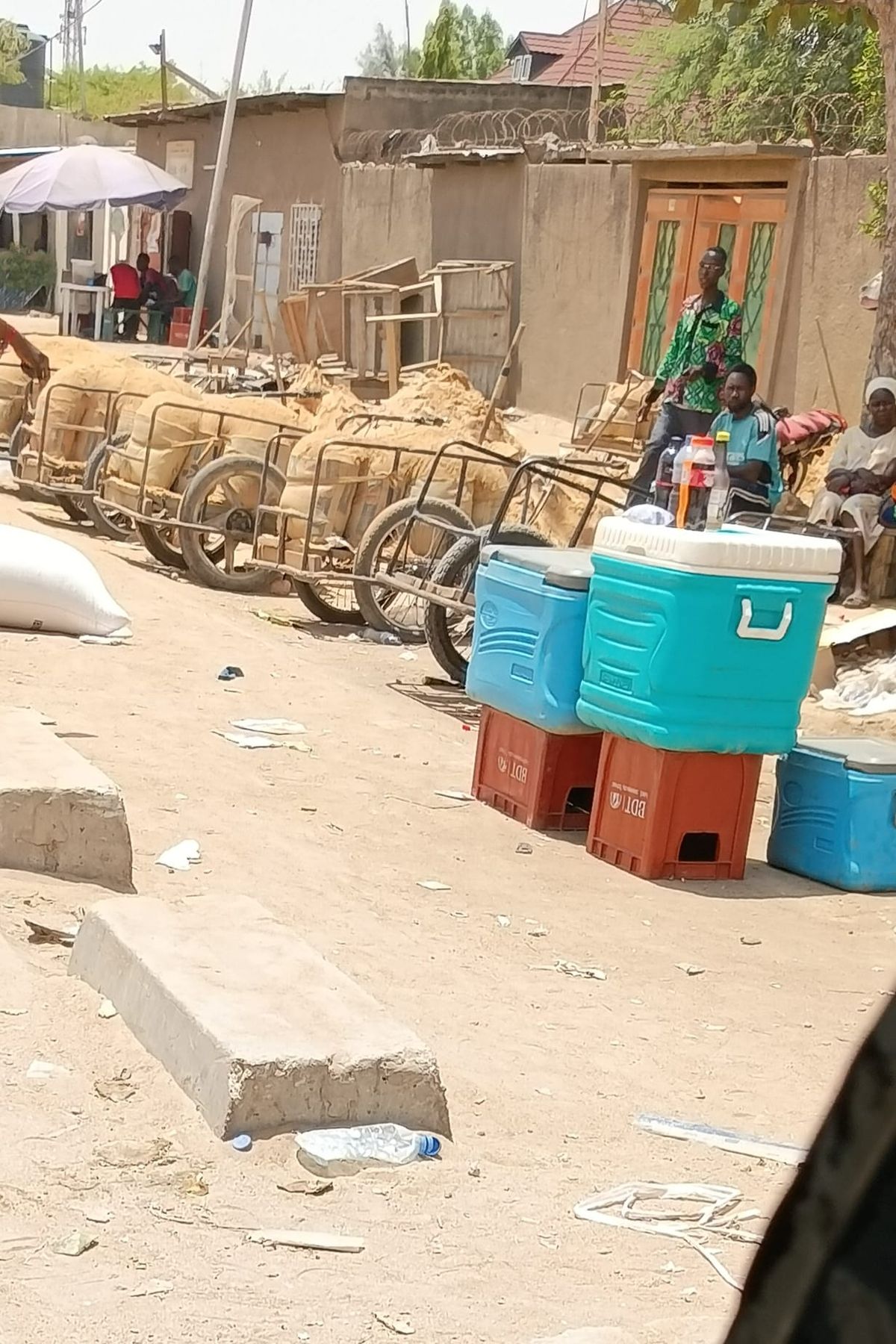 À N&rsquo;Djamena, le commerce du sable, dernier recours des jeunes face au chômage