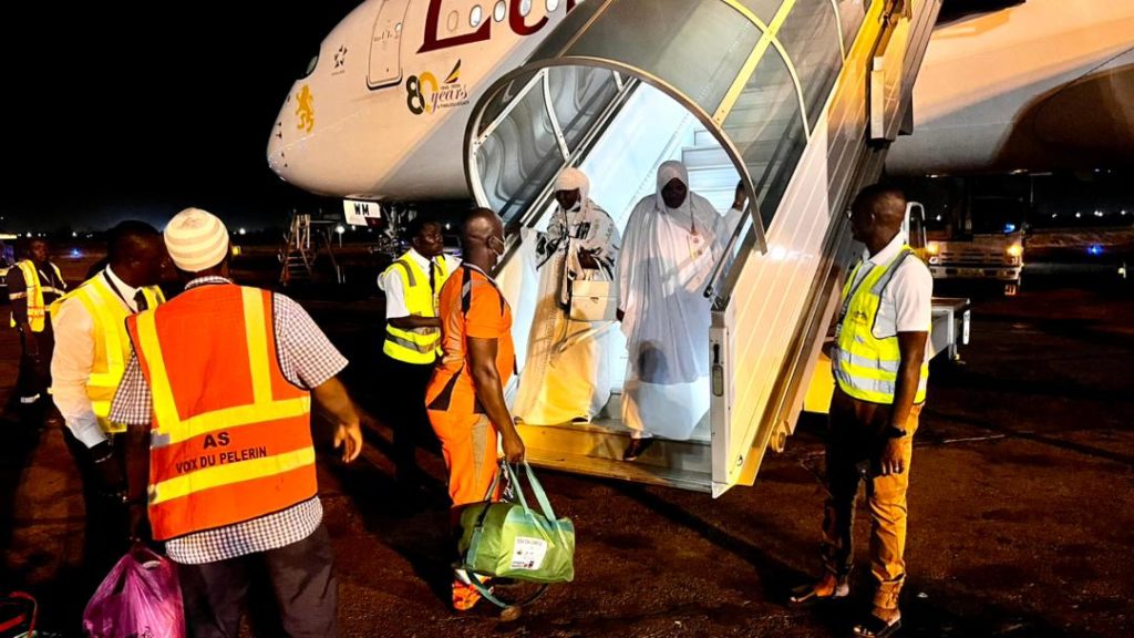 Premier vol retour hadj 2026 : les fidèles burkinabè de retour à Ouagadougou
