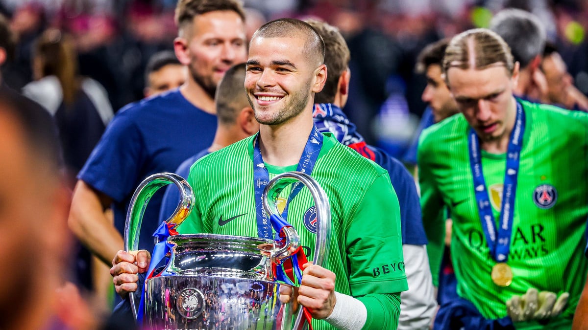 Lucas Chevalier reste au PSG malgré la concurrence