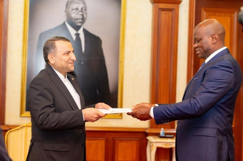 Accréditation de cinq nouveaux ambassadeurs au Gabon