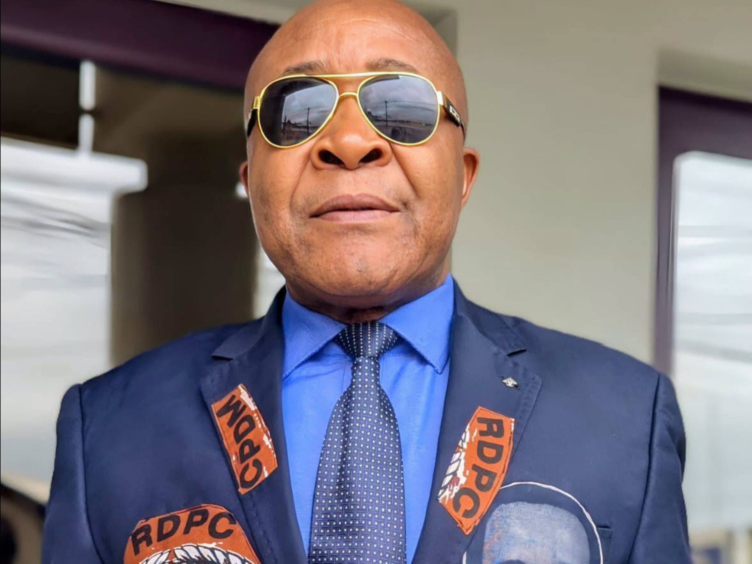 Agression à l&rsquo;aéroport de Douala : le Pr Jean Gatsi dénonce un acte visant son soutien à Paul Biya