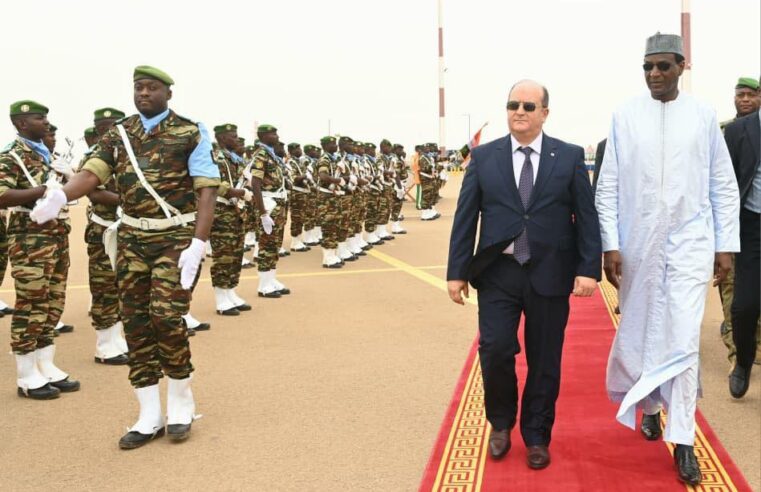 Le premier ministre algérien quitte Niamey après une visite diplomatique au Niger