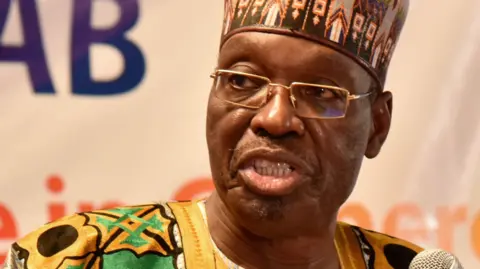 Issa Tchiroma Bakary dénonce un pillage de plus de 10 000 milliards de francs au Cameroun