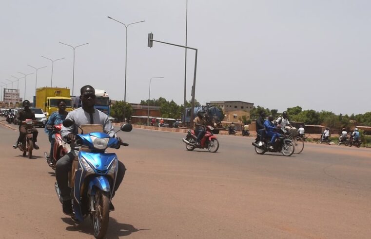 Burkina Faso : l&rsquo;autorisation des motos Mio sur les pistes cyclables divise les usagers