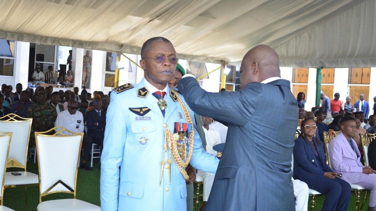 Le général Bertin Bada quitte l&rsquo;armée après 43 ans de loyauté