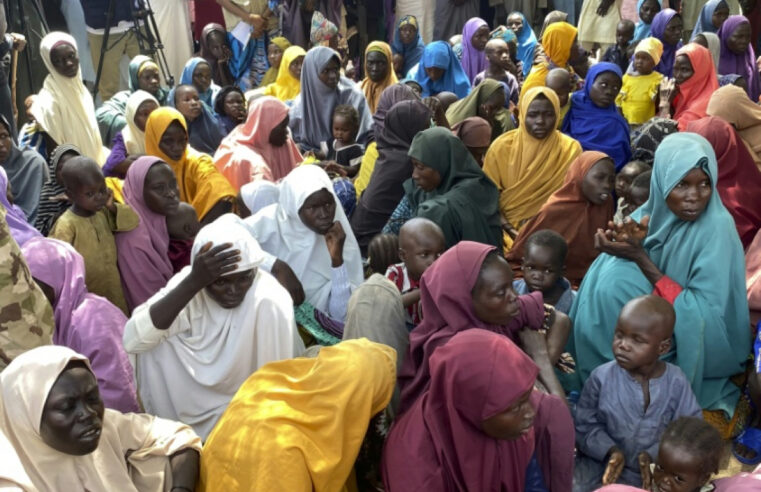 Plus de 400 femmes et enfants libérés de Boko Haram remis aux autorités nigérianes