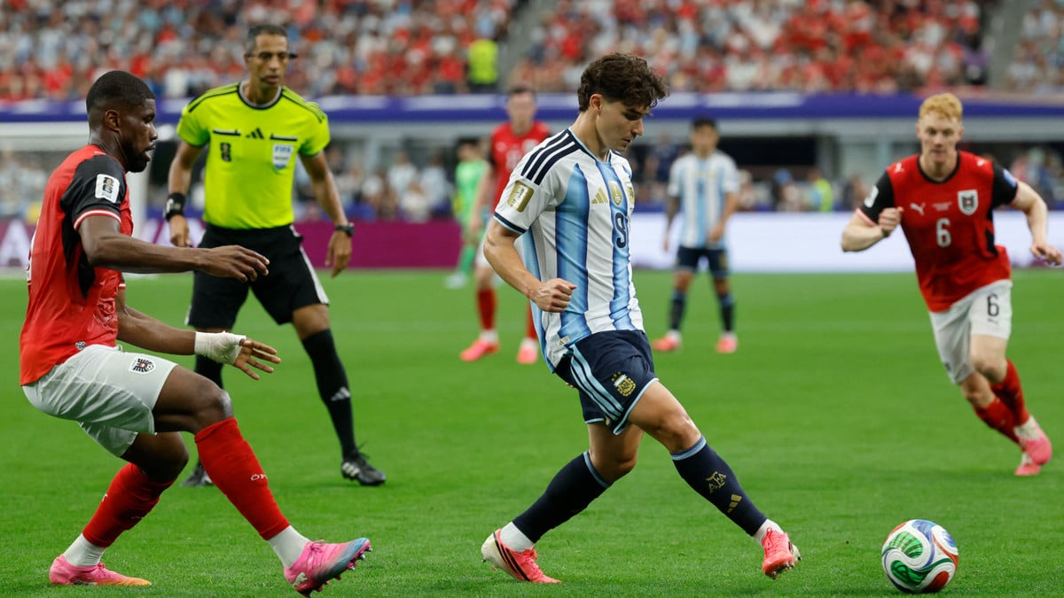 Pedri ne cache pas son admiration pour Julian Alvarez et espère son arrivée au Barça