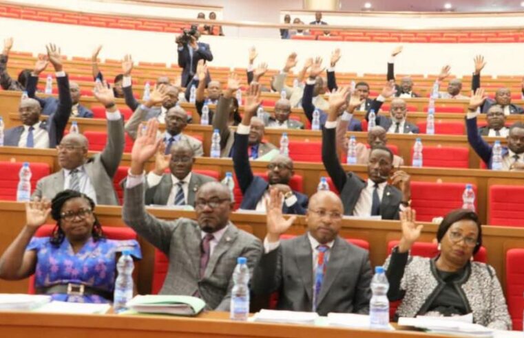 Gabon : adoption historique de 18 projets de loi à l&rsquo;Assemblée nationale