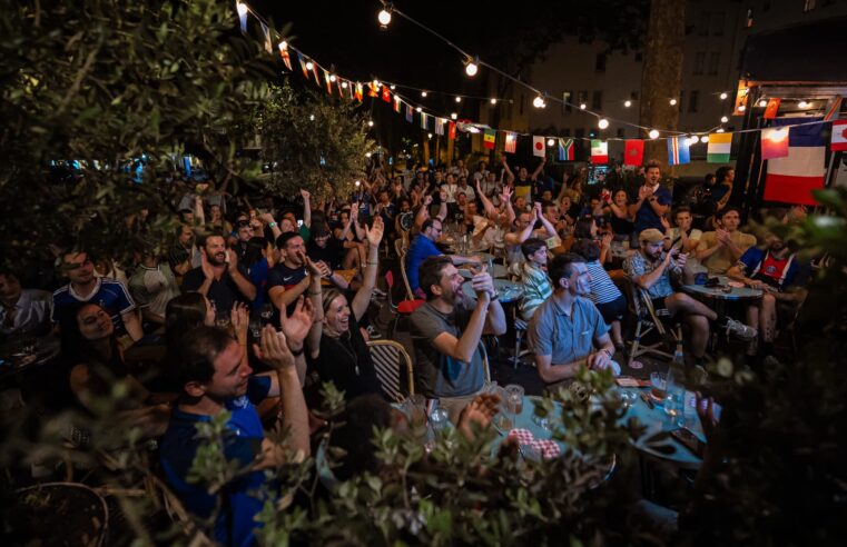 Une nuit joyeuse et très peu d&rsquo;interpellations… Le bilan des festivités à Paris après France