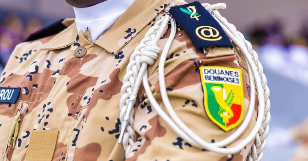 Opération record de saisie de téléphones contrefaits à la frontière du Bénin